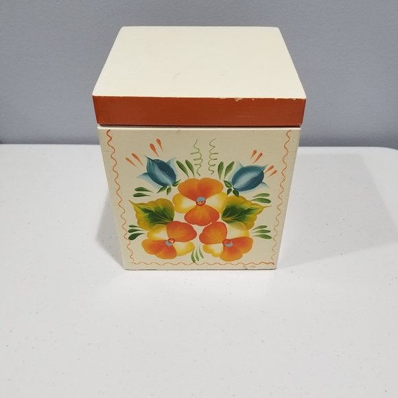 Nesting Boxes - Picture 1 of 2